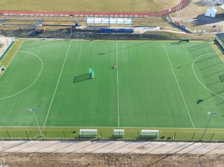 Pełnowymiarowe boisko do hokeja na trawie w Stęszewie